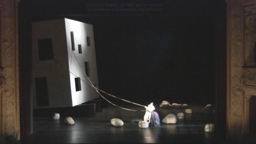 Alcina schleppt an ihrem Untergang